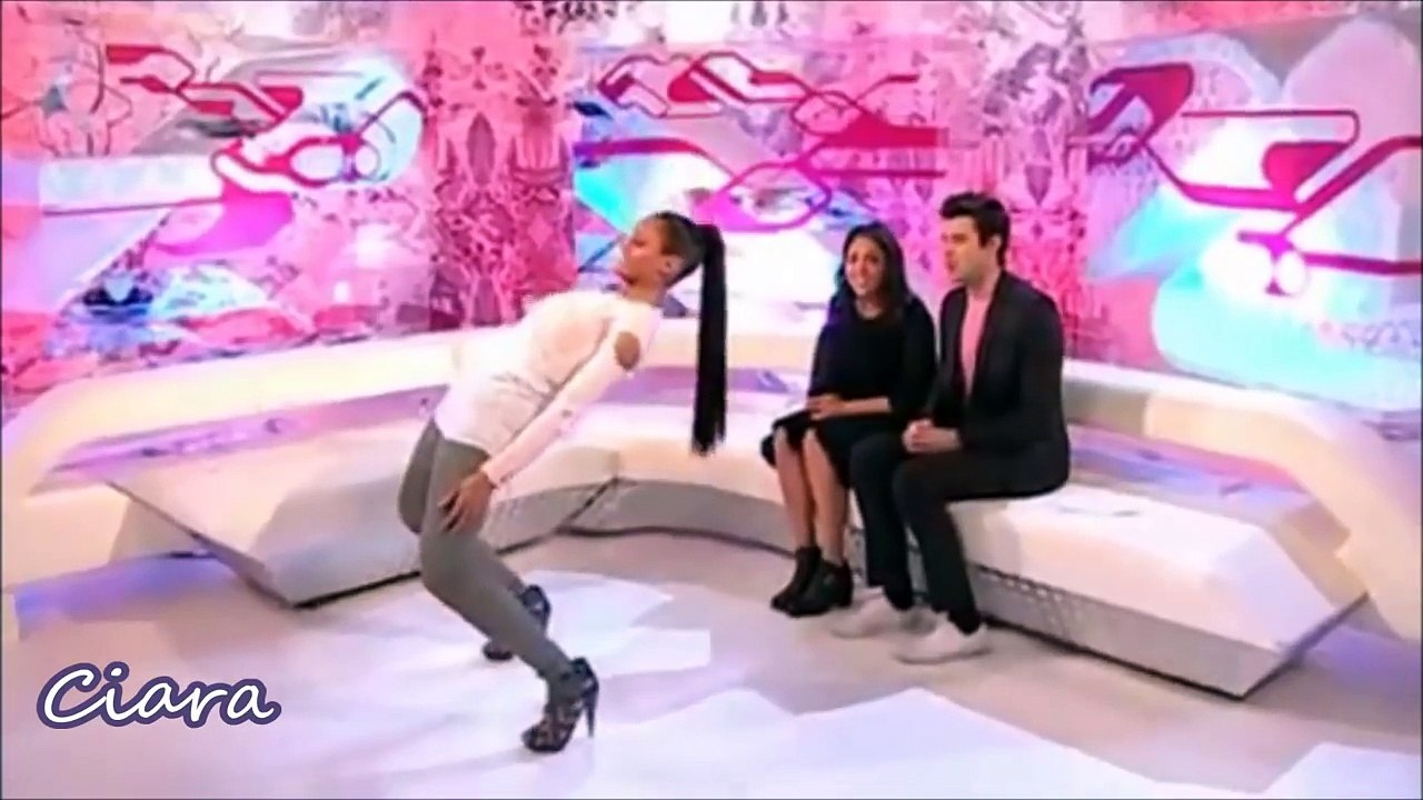 Female Singers: Splits, Backflip (and more)