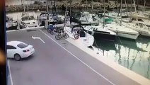 Ce pêcheur oublie bêtement de mettre le frein à main sur sa voiture !