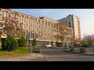 Ndërron jetë pacienti, familjarët demolojnë ambientet e spitalit