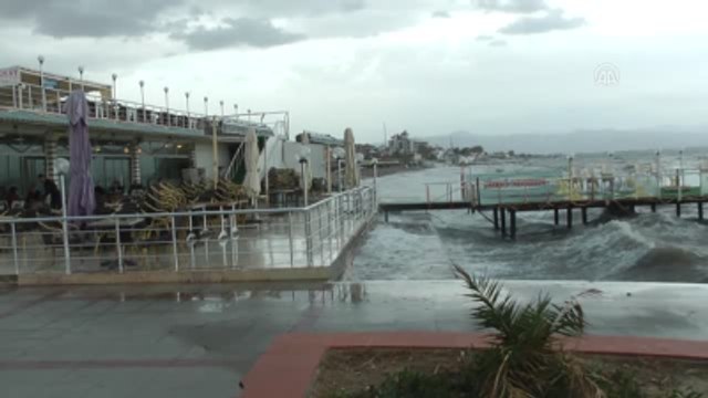 Edremit Körfezi'nde Kuvvetli Lodos