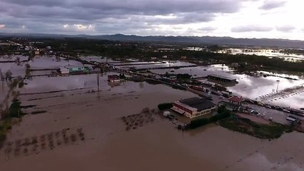 Télécharger la video: Ja situata e përmbytjeve në qarqet kryesore, situata alarmante në Vlorë dhe Fier