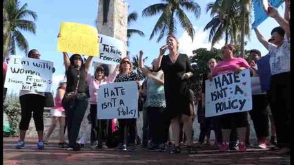 LOC Mujeres protestan en Miami por la elección de Trump como presidente de EE.UU.