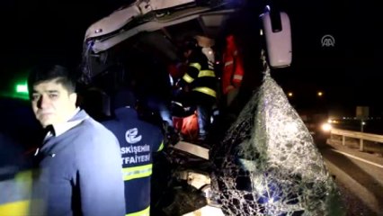 Yolcu Otobüsü Tıra Çarptı: 1 Ölü, 29 Yaralı