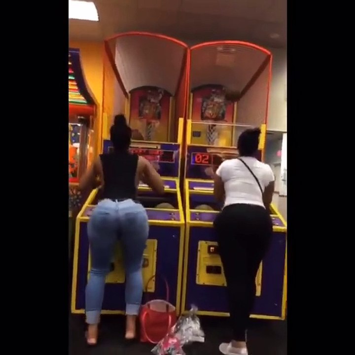 Eye Candy All The Way! Is She The Real Sexiness? Comment For More Eye candy!