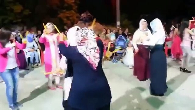 Bayanlardan Yöresel Kaşık Oyunu Emirdağ Türküsü, D