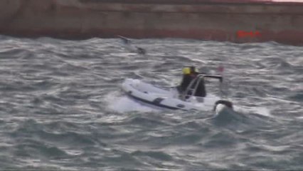 Lodosla Sürüklenen Kuru Yük Gemisi Kayalıklara Çarptı