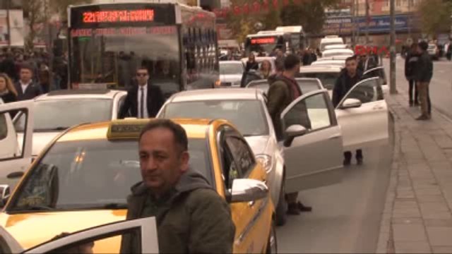 Kızılay'da Saat 09.05'te Atatürk Için Saygı Durusu