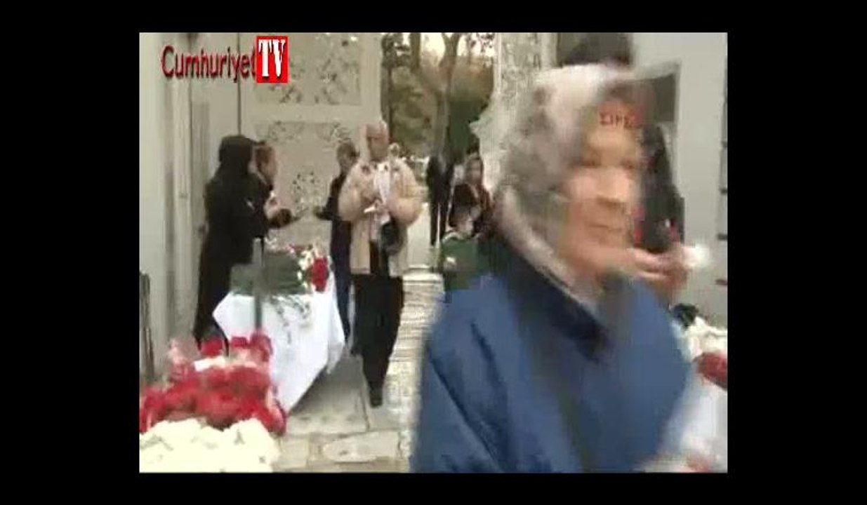Ulu Önder Atatürk Dolmabahçe'de anıldı