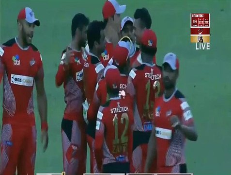 Abdul Razzaq Take Wicket Of Samuel In BPL