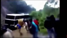 Accident de voiture mortel en direct - Caméra de surveillance [Sécurité] +18 part (7) HD