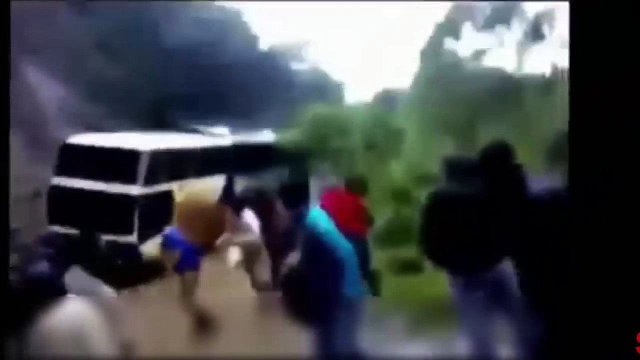 Accident de voiture mortel en direct - Caméra de surveillance [Sécurité] +18 part (7) HD