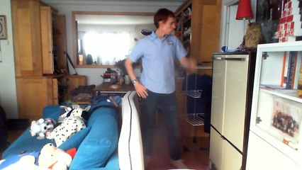 Wiwi kameloualise "i need change" d'Alex Gopher