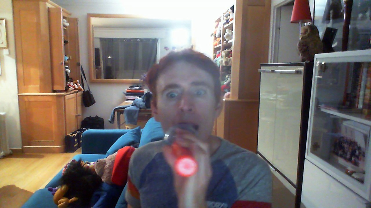 Wiwi égratigne "i need money" de Little Bob Story