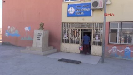 Silopi?de Öğretmenler Boş Zamanlarında Okulu Boyuyor