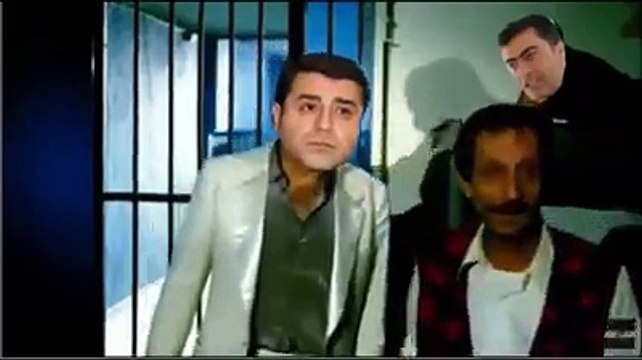 Banyoda kıstırılma sahnesi gelecek müthiş müthiş :)