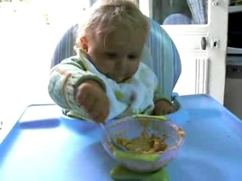 Theo mange 1er repas