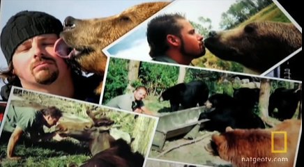 Il trouve un bébé ours à côté de sa mère morte. Ce qu'il fait ensuite? Je suis sans mot!