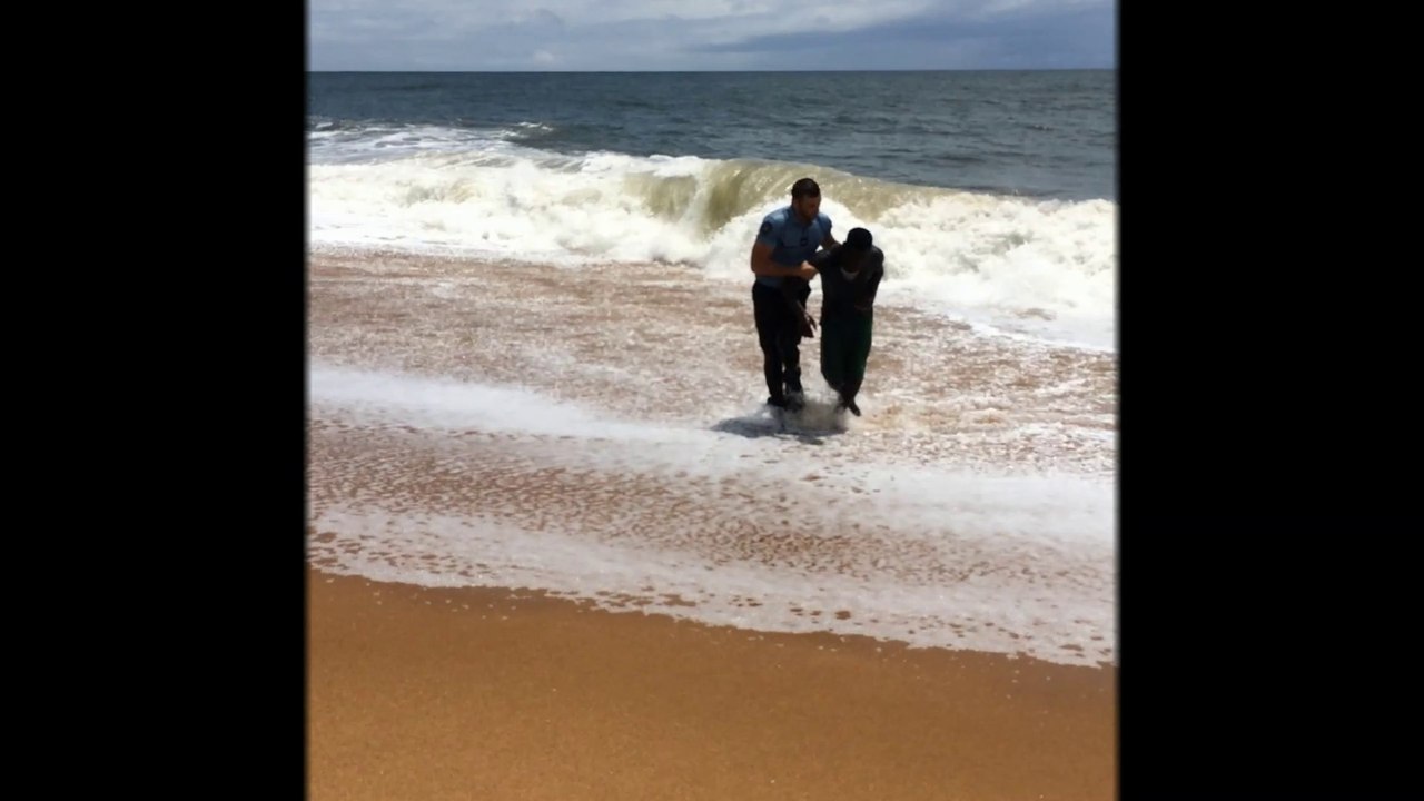 Un gendarme sauve un pêcheur en Côte d'Ivoire