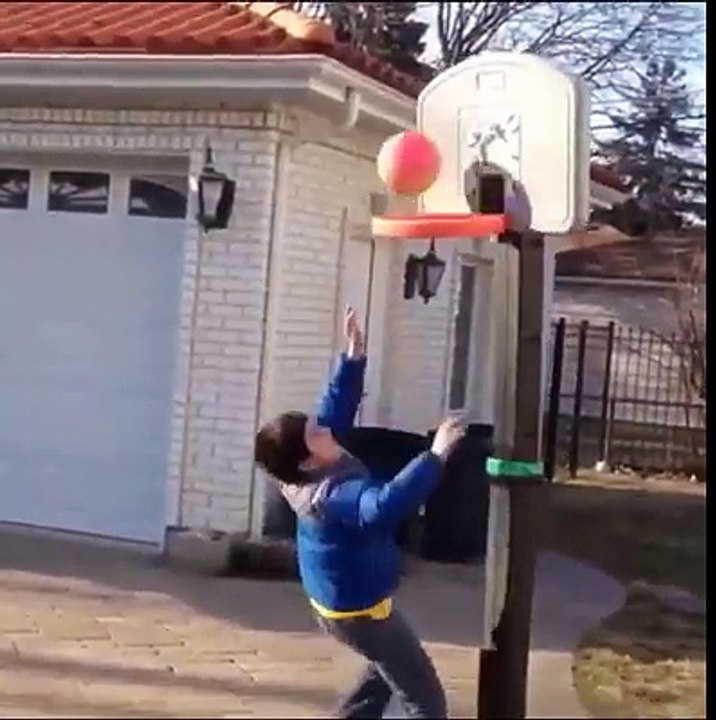 clavando la pelota