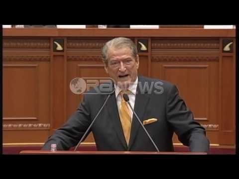Ora News - Ish-kryeministri: Unë jam Sali Berisha, ju të gjithë më dukeni si plehra