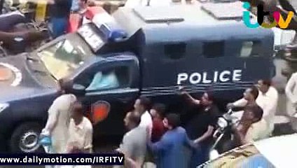 crazy Cow in Pakistan starts street Bull Fight