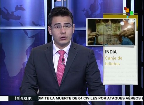 Hindúes llenan bancos para cambiar billetes de 500 y 2.000 rupias