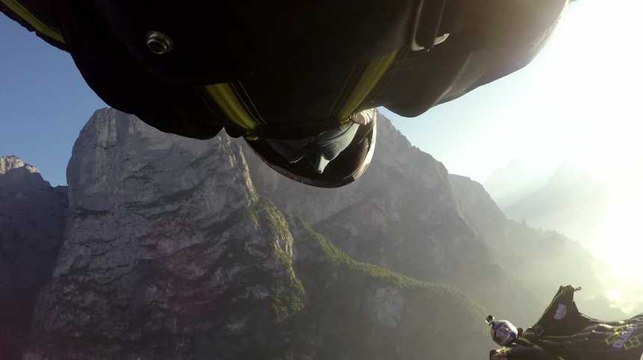 Saut en wingsuit freestyle