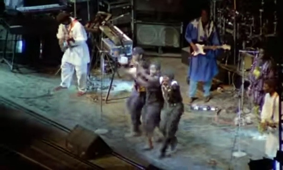 Belle chorégraphie Youssou Ndour, Mbaye Dieye Faye et Assane Ndiaye