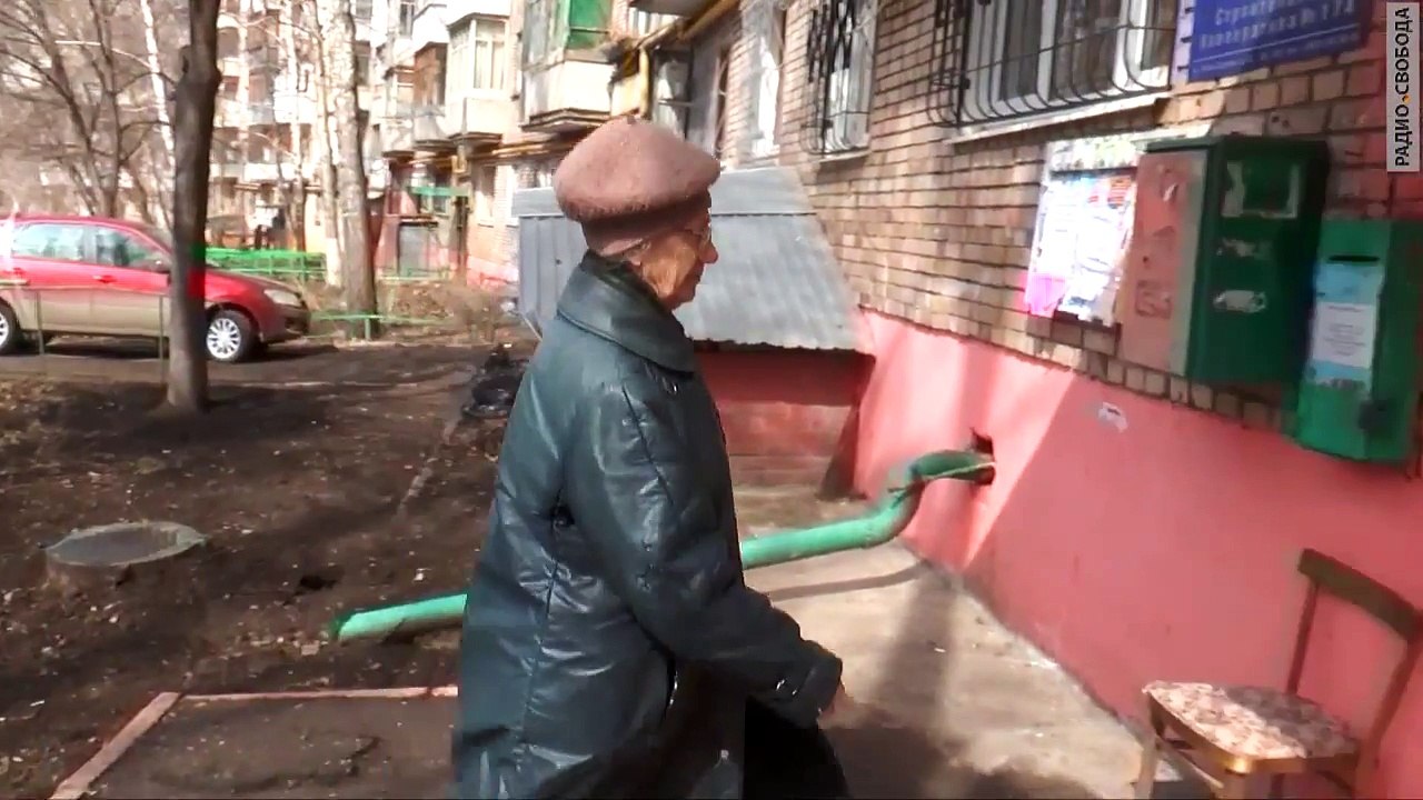 Бабушка просила Путина поднять пенсию. Смотрите, что с ней произошло (Видео)