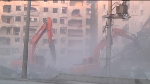 Hasar Tespit Çalışmaları Tamamlanan Binaların Yıkımına Başlandı