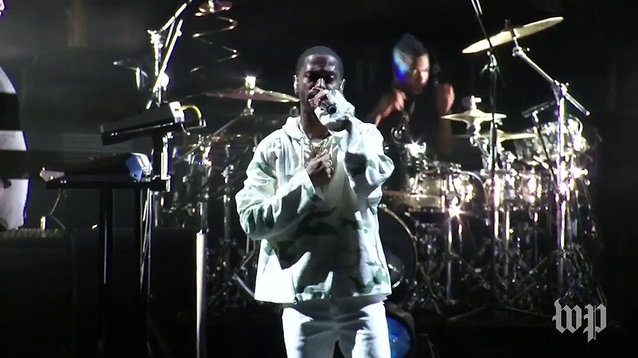 Star-studded night at Clinton concert in Cleveland