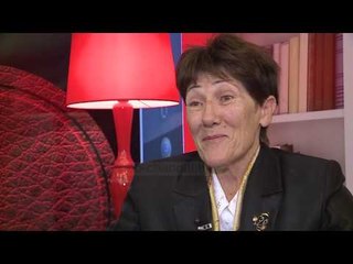 Librat që dëgjohen, mësuesja regjistron në audio 36 libra - Top Channel Albania - News - Lajme