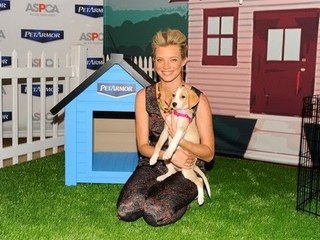 Amy Smart Talks Pets, Shameless And Love