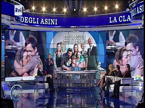 Flavio Insinna e il cast de La classe degli asini a Porta a Porta su Rai 1 -07/11/2016