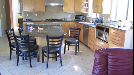 Quand vous partez, ne laissez jamais rien dans le micro-onde, voyez pourquoi !