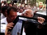 Sanjay Dutta appeals to the people to let him surrender as he reaches at TADA court