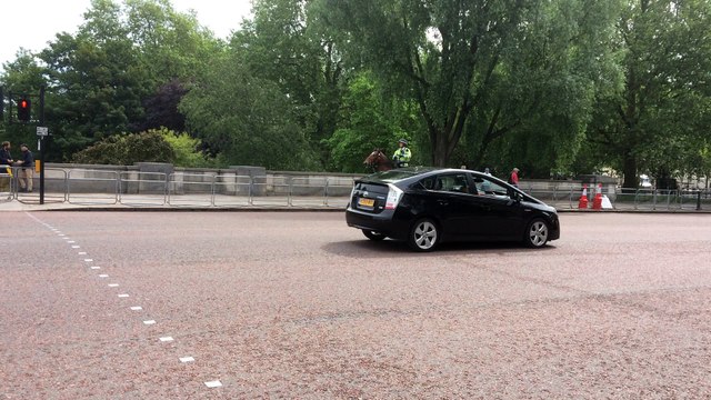 Z57 Reviews the Royal Guards