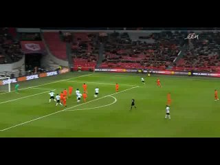 Lukaku em falhanço incrível fazendo lembrar Bryan Ruiz