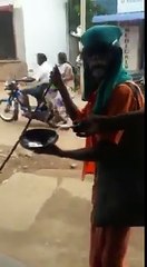Beggar not accepting old currency notes