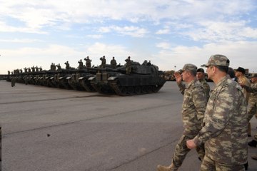 Скачать видео: Genel Kurmay Başkanı Orgeneral Akar Şırnak ve Silopi'deki Birlikleri Ziyaret Etti