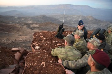 Komutanlar Siperde! Hulusi Akar, Şırnak'ta Böyle Karşılandı
