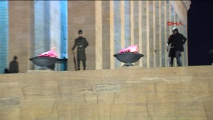 Anıtkabir'e Ziyaretçi Akını Gece Saatlerine Kadar Sürdü