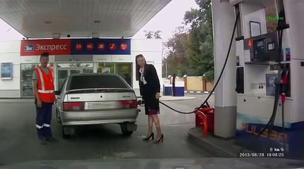 Девушка на заправке // The girl at the gas station