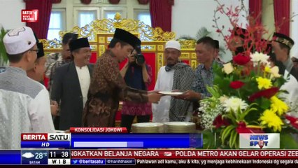 Jokowi Layani Langsung Makanan untuk Kyai dan Ulama di Istana