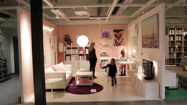 Reconstitution d'un appartement Ikea... En Syrie sous les bombes !