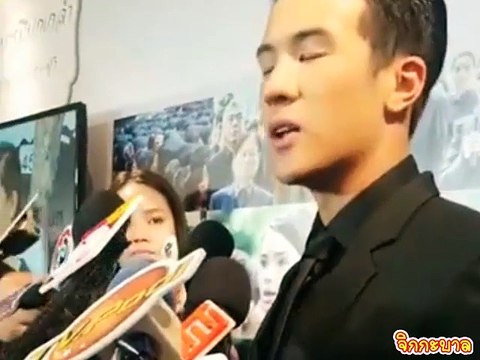 เจมส์ มาร์ ชมนิทรรศการ พระบารมีปกเกล้า เหล่าปวงประชา ด้วยความทึ่ง