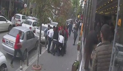 Küçükçekmece savaş alanına döndü... Silahlı kavga kamerada