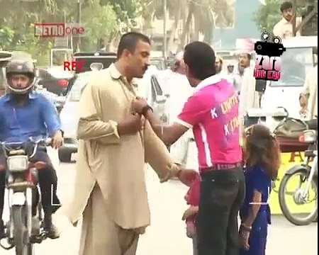 Zara Hut Kay - Bachay Aghwa - Pakistani Funny Videos