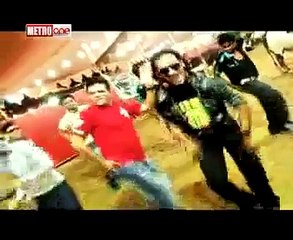 Zara Hut Kay - Dinka Chika Parody - Pakistani Funny Videos