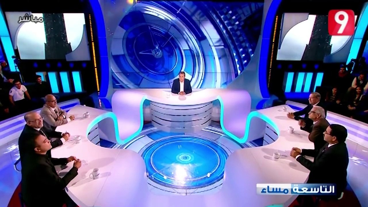 شاهد ماذا قال الشاب الذي هدد بالانتحار لحظة نزوله من ساعة شارع بورقيبة !